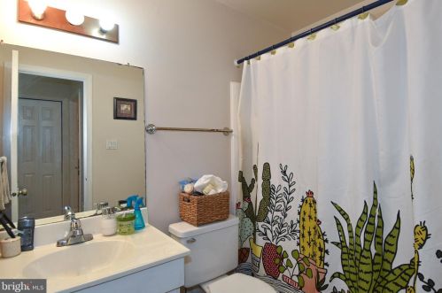 11531 Pne Cone Ct, Herndon VA 20191-2239 exterior