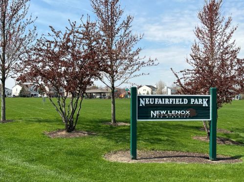 1010 Neufairfield Dr, Joliet IL 60432-0736 exterior