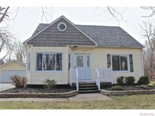 630 Trombley Dr, Troy, MI 48083-5135