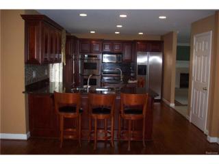 543 Rosedale Ct, Detroit MI  48202-1120 exterior