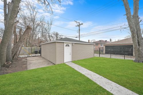 8247 Oglesby Ave, Chicago IL  60617-1927 exterior