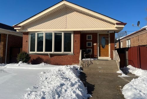 10844 Avenue, Chicago, IL 60617-6748