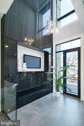 722 Broad St, Philadelphia PA 19146-3119 exterior