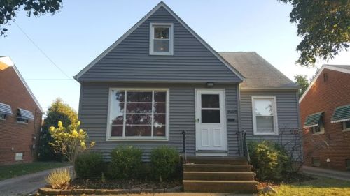 9109 Memphis Villas Blvd, Cleveland, OH 44144-2434