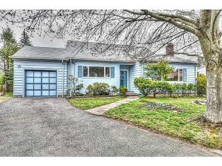 29 Cole Farm Ct, Providence, RI 02906-3423