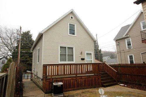 2454 Dousman St, Milwaukee, WI 53212-3040