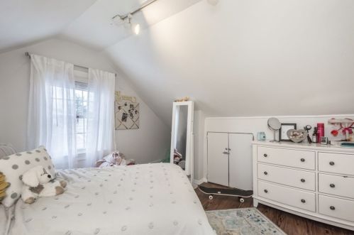 2 Ontario St, Worcester MA 01606-1873 exterior