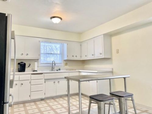 5747 Riv Frst Dr, Milwaukee WI 53209-4521 exterior