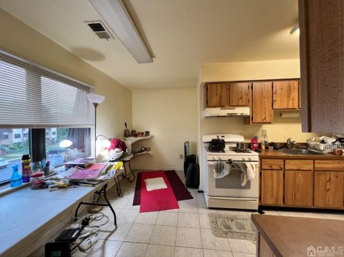 1610 Raspberry Ct, Edison NJ 08817-2768 exterior