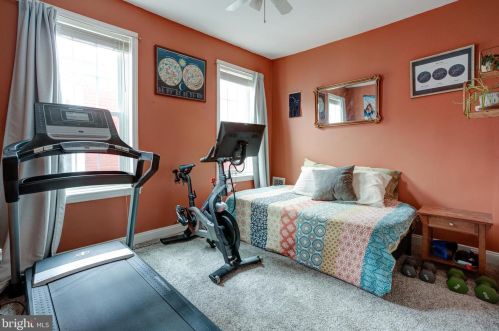 565 Martin St, Philadelphia PA  19128-1620 exterior