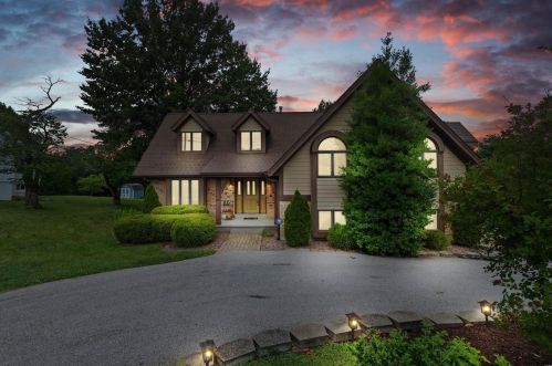 6127 Erb Rd, Saint Louis MO 63129-4505 exterior