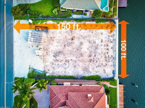 3841 Crayton Rd, Naples FL 34103-3528 exterior