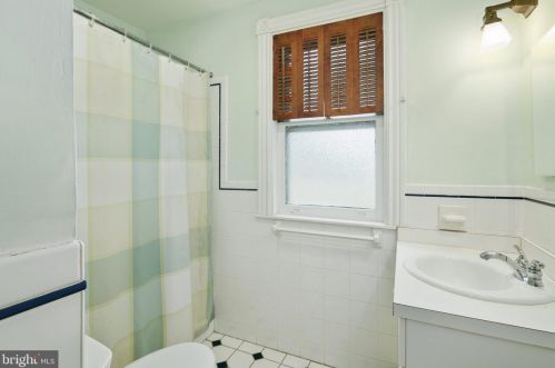 44 Linden Ave, Tavistock NJ 08033-2542 exterior