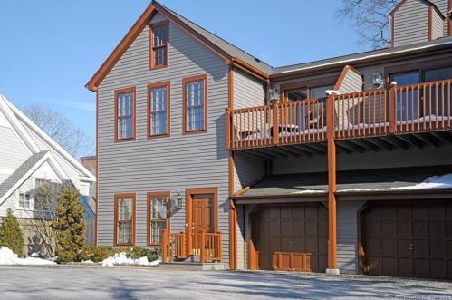 47 Indian Harbor Dr, Greenwich, CT 06830-7107