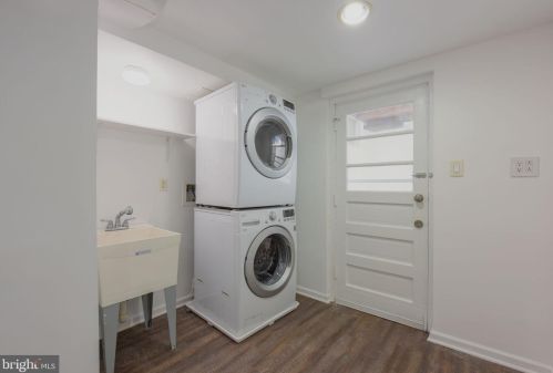 6916 Westhampton Dr, Alexandria VA 22307-1528 exterior