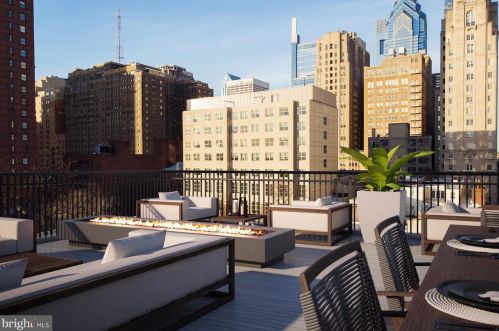 262 16th St, Philadelphia PA 19102-1227 exterior