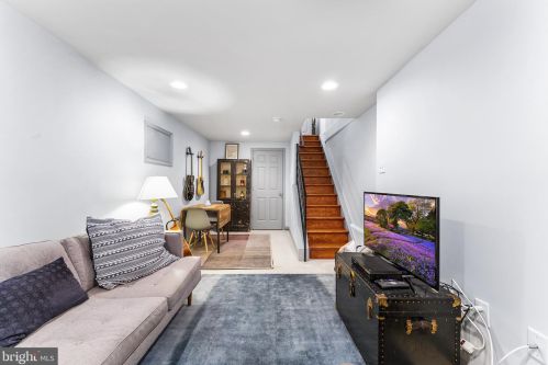 2238 Gerritt St, Philadelphia PA 19147-5821 exterior