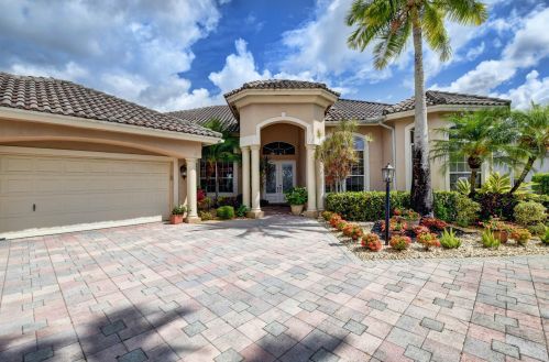 8280 Muirhead Cir, Boynton Beach FL 33472-5063 exterior