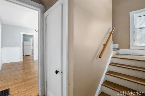 56 Un Ave, Grand Rapids MI 49503-4451 exterior