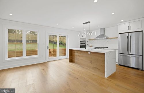 2706 Valley Dr, Alexandria VA  22302-2845 exterior