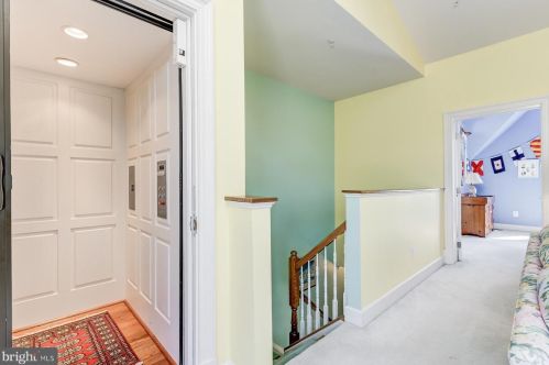 12561 Ansin Cir Dr, Rockville MD 20854-6912 exterior