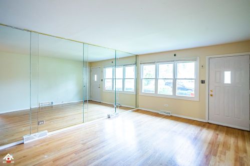 14230 Marquette Ave, Chicago IL 60633-2025 exterior