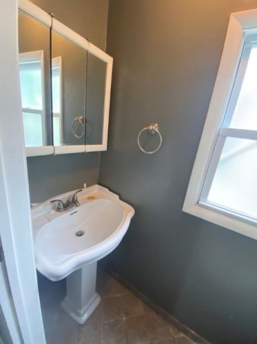 626 Calera St, Pittsburgh PA 15207-1939 exterior