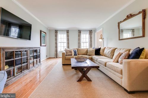 2122 Rampart Dr, Alexandria VA exterior