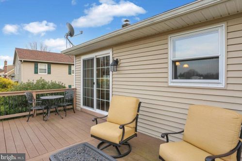 2447 Ellendale Dr, Lancaster PA 17602-1422 exterior