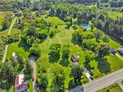 1787 Sashabaw Rd, Brandon MI  48462-9163 exterior