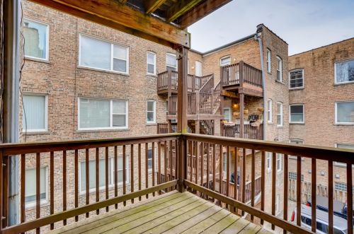 3820 Ainslie St, Chicago IL 60625-6008 exterior