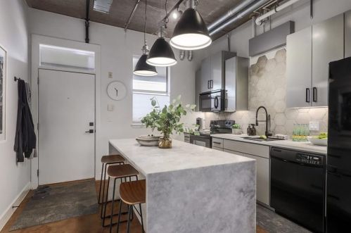 807 14th St, Austin, TX 78702-1003