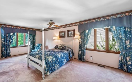 1077 Cedar Crst Dr, Bull Valley IL 60014-6935 exterior