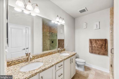 725 Custis Ave, Alexandria VA 22301-1422 exterior