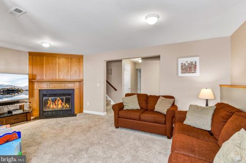 6121 Joust Ln, Alexandria VA 22315-4808 exterior
