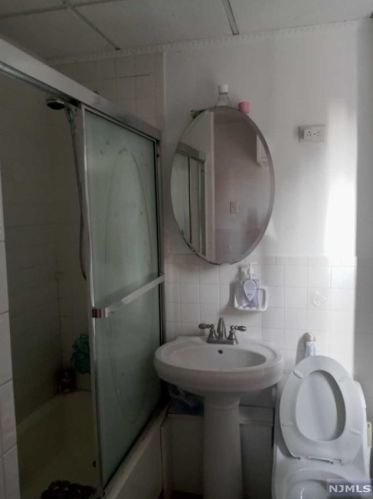 423 Sherman Pl, Fairview NJ 07022-1818 exterior