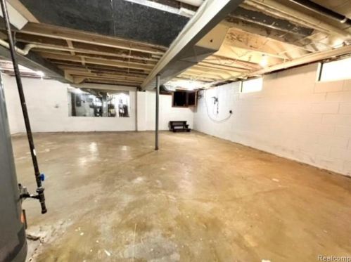 5204 Park Lake Rd, East Lansing MI 48823-3800 exterior