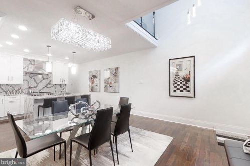 2109 Locust St, Philadelphia PA 19103-4802 exterior