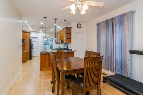 2106 Berwyn Ave, Chicago IL 60640-2008 exterior