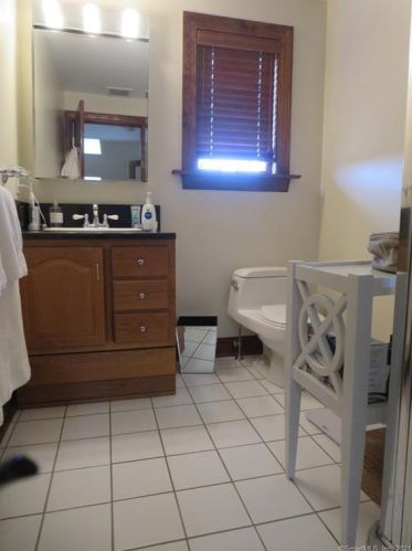 206 Milbank Ave, Greenwich CT 06830-6617 exterior