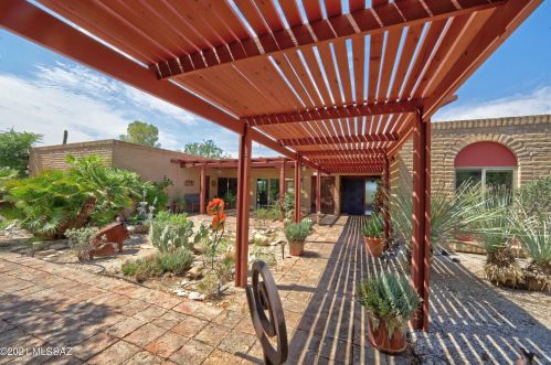 5733 Camino Miraval, Tucson, AZ 85718-4102