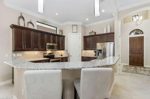 7331 Lantana Cir, Naples FL 34119-9809 exterior