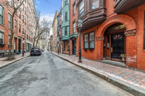 36 Myrtle St, Boston MA exterior