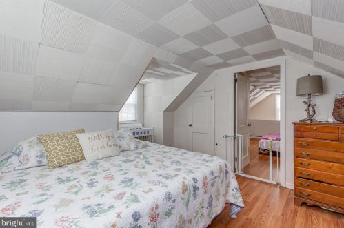 904 Maple Ave, Camden NJ 08107-2421 exterior