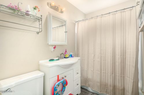 6107 12 Pl, Phoenix AZ 85014-6707 exterior