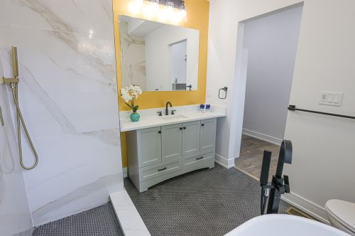 2720 Monroe St, Chicago IL  60612-2823 exterior