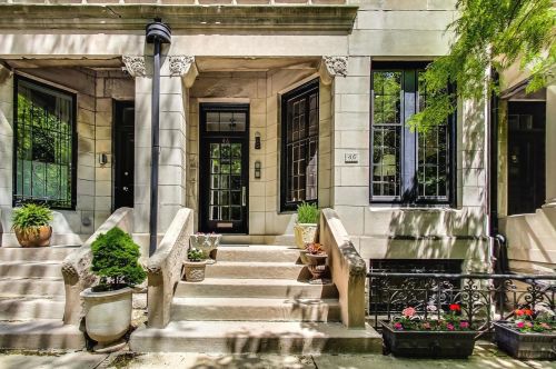 46 Cedar St, Chicago, IL 60611-1179