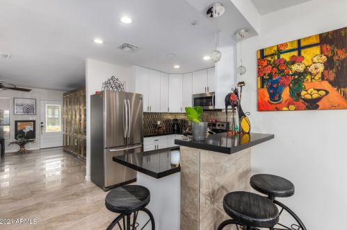 1118 Colter St, Phoenix AZ 85018-1640 exterior