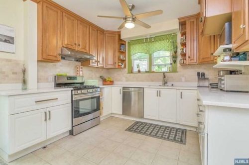 48 Stelfox St, Demarest NJ  07627-2127 exterior