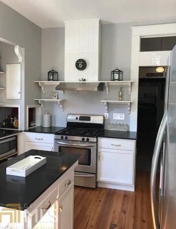 1528 Cambridge Ave, Atlanta GA 30337-2110 exterior